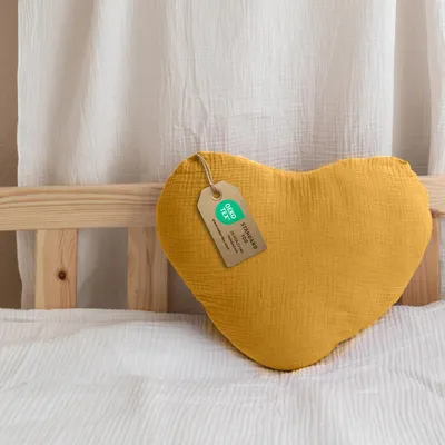 Imagen del producto de Cojín decorativo corazón amarillo sin volantes, sin aplicación dorada - muselina