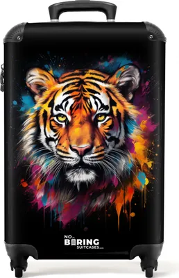 Produktbild von NoBoringSuitcases.com® Koffer Handgepäck Trolley Rollkoffer Kleine Reisekoffer mit 4 Rollen - Tiger als Straßenkunstwerk - Cabin Size < 55x40x23 cm & 55x40x20 cm - Fotokoffer - Kabinenkoffer - BoardgepäckHandgepäck Koffer 55x35x20 cm, 36L,