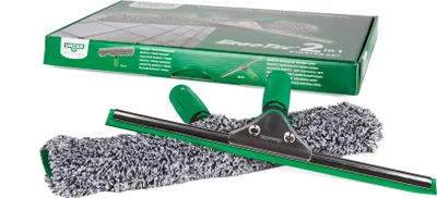 A starter set for professional window cleaning, including a squeegee and a washer, with its packaging in the background.
