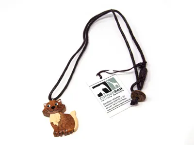 Produktbild von Halskette aus Holz mit Katzenanhänger, 43 cm Textilband, 2,7x3,2 cm