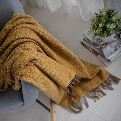 Produktbild von PolkaHome® Hochwertige Wolldecke – Luxus Tagesdecke mit Karomuster – 100% Neuseelandwolle – Braun Gelb – 140 x 200 cm
