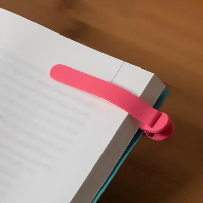 Produktbild von Bunte magnetische Lesezeichen aus Silikon im 6er-Set, praktisches Lesezubehör für Bücher und Notizen