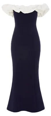Produktbild von Ein langes, schulterfreies Abendkleid für Damen mit Rüschenausschnitt.