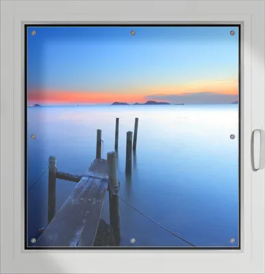 Produktbild von Wallario Lichtschutzbild, Dekorativer Sichtschutz Sonnenschutz 96 x 93 cm mit Motiv: Steg im Wasser - Abendstimmung am Meer - Verdunklung ohne Bohren