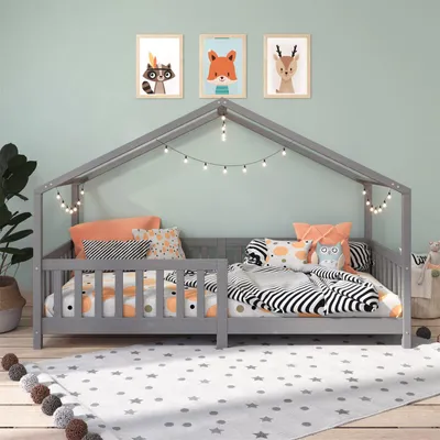 Produktbild von Hausbett LISAN aus massiver Kiefer in grau, schönes Montessori Bett in 90 x 200 cm, stabiles Kinderbett mit Rausfallschutz und Dach