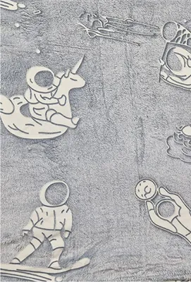 Obrázek produktu pro Mikroplyšová deka svítící ve tmě 150x200cm - kosmonaut bílý na šedé