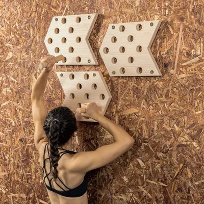 Produktbild von Navaris Pegboard Kletterbrett 3 Bretter im Set - Kletter Brett Boulder Board aus Holz - Stecktafel inkl. 2 Heringe - Kletter Steckbrett - Hangboard