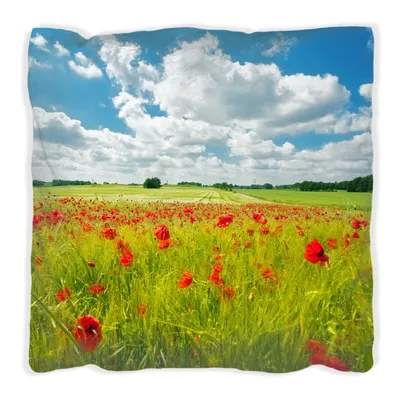 Produktbild von Wallario Premium Kissen, weiche Oberfläche, mit Motiv Grüne Wiese mit Mohnblumen, Größe: 60 x 60 cm, mit weißer Rückseite