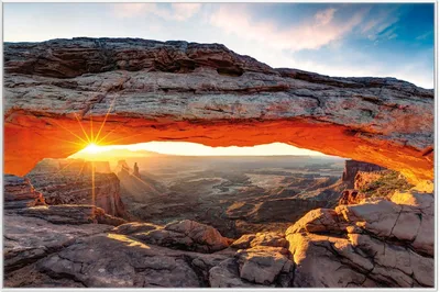 Produktbild von Wallario Wandbild Sonnenstrahl am Horizont  Leuchtende Felsspalte, Größe: 61 x 91,50 cm, Poster mit weißem Aluminiumrahmen