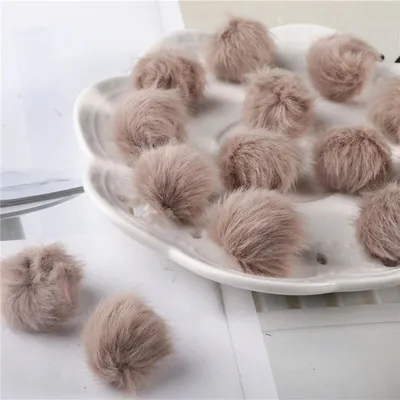 Obrázek produktu pro Bambule, bambulka, z umělé kožešiny světle hnědá 2,5 cm / 1ks