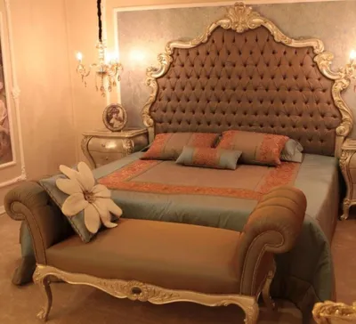 Produktbild von Casa Padrino Luxus Barock Doppelbett Braun / Silber / Gold 230 x 200 x H. 220 cm - Edles Massivholz Bett mit Kopfteil - Prunkvolle Schlafzimmer Möbel im Barockstil