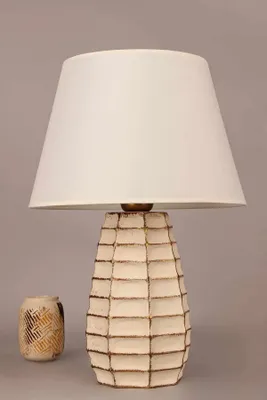 Produktbild von Opviq, Hochwertige Tischlampe mit Keramikkörper, Cremefarben, Ø30 h: 20 cm, Höhe: 45 cm | E27 Fassung, max. 40 W | IP20, ideal für modernes Wohnen und stilvolle Akzente.