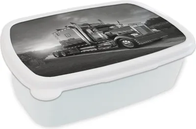 Produktbild von KitchenYeah® Lunchbox Brotzeit Brotdose 17x11 cm Lkw-Fahrt bei Sonnenuntergang - schwarz und weiß Kinder Brotzeitdose - Lunch Box - Kinder - Sandwich-Box - Schulbox - Lunch Boxen