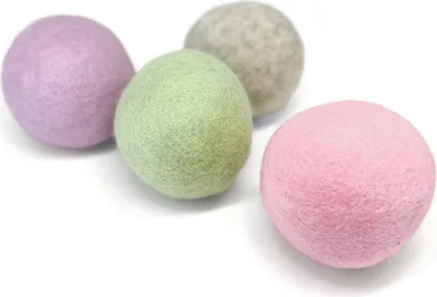 Produktbild von Aumüller natürliche Wollfilzkugel, gefüllt, 4 Stück - Spielzeug für Katzen
