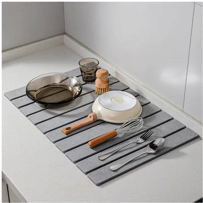 Produktbild von Unyqoos® Abtropfmatte aus Kieselmaterial – faltbar & saugfähig, 60 x 39 cm, lebensmittelsicher, inkl. Antirutsch-Unterlage, für Küche & Bad