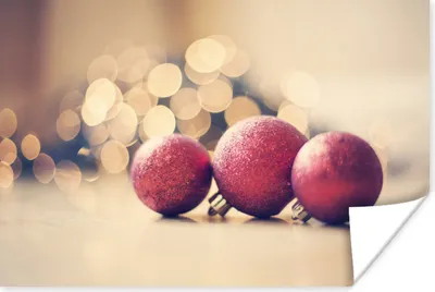 Produktbild von MuchoWow® Poster Drei rote Kugeln und Weihnachtsbeleuchtung 120x80 cm - Bilder
