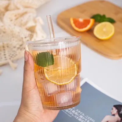 Produktbild von 450 ml Glasbecher mit Deckel und Strohhalm, 15 Unzen Eiskaffeebecher mit Deckel, Glastrinkbecher mit Strohhalm, ideal als Reisebecher