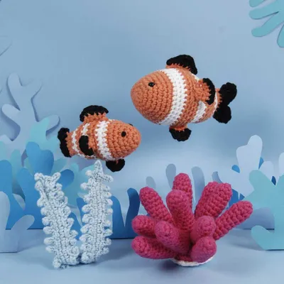Obrázek produktu pro Sada na háčkování DMC Amigurumi „Klaunové“, 11,5 x 11,5 cm