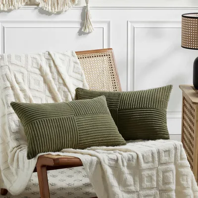 Produktbild von Set mit 2 olivgrünen Cord-Kissenbezügen, 30 x 60 cm, weiche Dekokissenbezüge, Sofakissen, Boho-Dekoration für Sofa, Schlafzimmer, Wohnzimmer