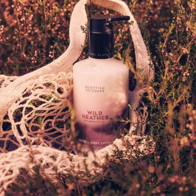 Produktbild von Scottish Fine Soaps Hand- & Körperlotion Wild Heather 300ml