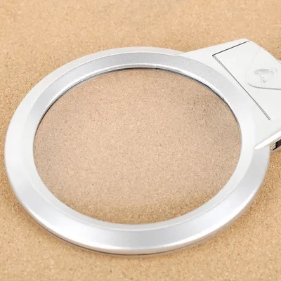 Image de Loupe de bureau flexible à mains libres Loupe lumineuse à LED avec pince pour la lecture et le point de croix