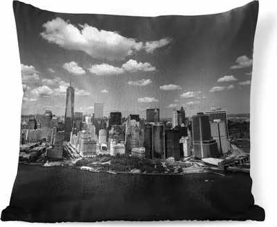 Produktbild von MuchoWow® Zierkissen Sofakissen Wohnzimmer Dekokissen 45x45 cm Manhattan Skyline schwarz und weiß - Schlafpolster - Polster für das Sofa