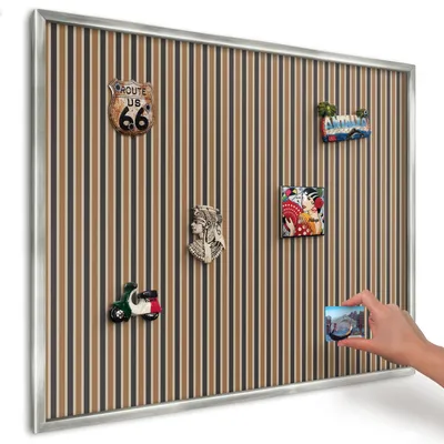Produktbild von Magnettafel 80x60 cm in einem silbernen Rahmen - Magnetische Metalltafel, Magnetpinnwand zur Wandmontage für Wohnzimmer, Küche, Flur, Kinderzimmer und Büro - Geometrisches Muster