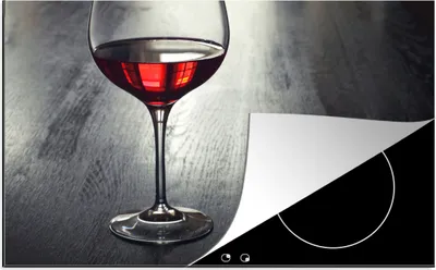 Produktbild von KitchenYeah© Herdabdeckplatte Glas Rotwein auf einem Holzteller , 80x52cm, Küche Deko, Glaskeramikkochfeld Herdabdeckung, Abdeckplatte fùr Kochfeld