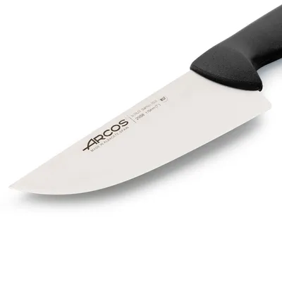 Productafbeelding van Mes voor de slager, Arcos, model Prof 295825, gemaakt van roestvrij staal Nitrum en mango, met een ergonomisch zwart polypropyleen handvat en een lemmet van 17 cm. Geschikt voor presentatie in een vitrine