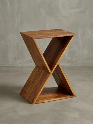 Produktbild von Extravaganter Beistelltisch aus Sheeshamholz, X-förmige Konstruktion, 2 Ablagen. 43x30x60 cm | Kadima Design