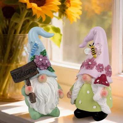 Image de Décoration avec des nains de printemps, 2 figurines de nains de printemps, figurines de nains en résine synthétique pour terrasses, jardins et pelouses, cadeaux pour les femmes et les mamans (panneau de bienvenue et champignons)