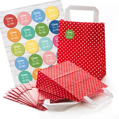 Produktbild von 24 kleine rote Papiertüten Geschenk-Tüte Geschenk-Säckchen 18 x 8 x 22 cm Papiertaschen + 24 Aufkleber SCHÖN DASS DU DA BIST grau HERZ Verpackung Gastgeschenk Mitgebsel Fest Feier"Schön, dass du da bist" bunt