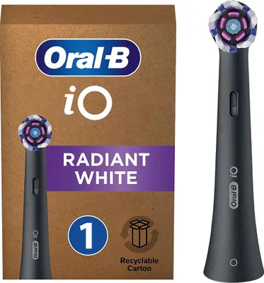 Produktbild von Oral-B iO Radiant White Ersatzbürste Schwarz sanft für empfindliche Zähne