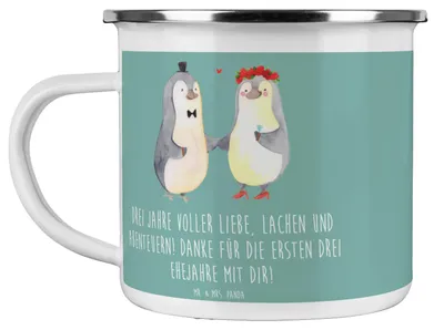 Produktbild von Mr. & Mrs. Panda Teetasse 3. Hochzeitstag Lederhochzeit - Meeresbrise - Geschenk, Haferl, Emaille Tasse, Jahrestag, Motivtasse, Abenteuer, Heiraten, Geschenke, Pott