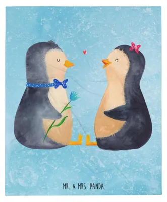Produktbild von Mr. & Mrs. Panda Tagesdecke Pinguin Pärchen - Eisblau - Geschenk, Liebe, Verknallt, Plaid, Decke, Hochzeitstag, Bettdecke, Jahrestag, Kuscheldecke, Pinguine, Sofaüberwurf