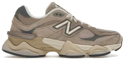 Productafbeelding van New Balance 9060 in de kleuren Driftwood en Castlerock - maat EU 47.5