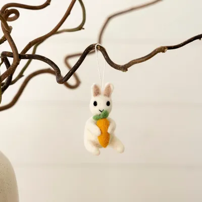 Produktbild von Skandinavischer Oster-Filzanhänger Hase Hedda natur 5x4x8 cm