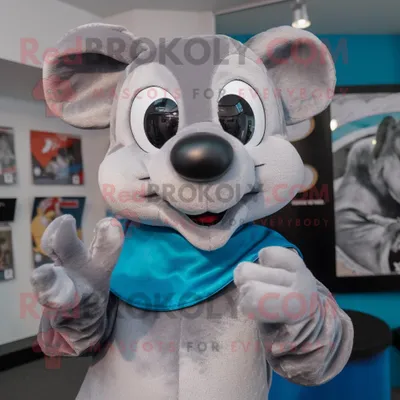 Produktbild von Silberne REDBROKOLY Maus Maskottchen kostümfigur gekleidet mit Rollkragenpullover und Kummerbunden
