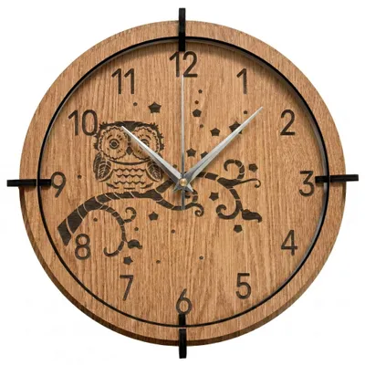 Produktbild von Holzwanduhr Eule auf einem Ast | Eiche Silberne Hände 50 cm