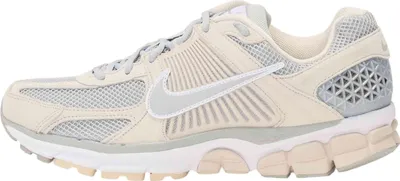 Produktbild von Nike Sneakers HF1553-101 in WHITE color size 45