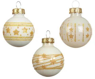 Drei gläserne Mini Christbaumkugeln mit 3cm Durchmesser in Wollweiss mit unterschiedlichen Mustern und Glitter-Verzierungen.