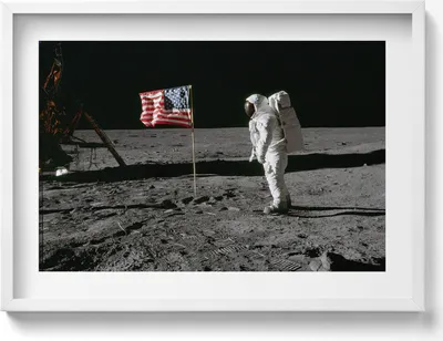 Produktbild von Mondlandung - NASA-Foto– Wandbild mit Rahmen – Gerahmtes Bild  – Wanddekoration – 70x50 cm –  Weiß Rahmen