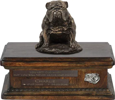 Zdjęcie produktu dla Bulldog V - urna na psie prochy, personalizowana urna ze statuetką, drewniana urna z psem marki Art-Dog