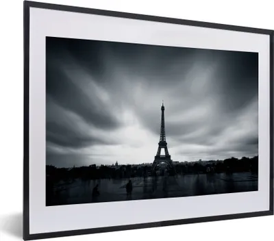 Produktbild von MuchoWow® MuchoWow® Gerahmtes Poster Blick auf den Eiffelturm 40x30 cm - Poster mit zchwarzem Bilderrahmen - Bilderrahmen - Poster im Rahmen