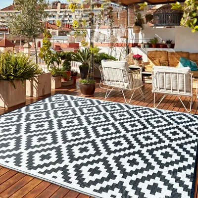 Outdoor-Teppich 180x270 cm, wasserdicht, recycelt, geometrisch, schwarz