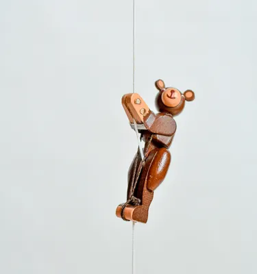 Produktbild von Holzspielzeug Kletterfigur Bär braun Höhe=6,5 (Kletterseil ca 45 cm)cm NEU