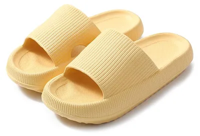 Produktbild von 1 Paar Chagoo Cozislides Original Hausschuhe aus hochwertigem EVA-Material mit offener Zehenpartie, rutschfester Wellensohle und besonders dicker 4 cm Sohle. Diese weichen, schnelltrocknenden Uni-Sandalen kombinieren maximalen Tragekomfort mit Alltagstauglichkeit – ideal für drinnen wie draußen, vom Badezimmer bis zum Balkon. Dank elastischer Struktur und ergonomischem Design entlasten sie die Füße schon beim ersten Schritt.