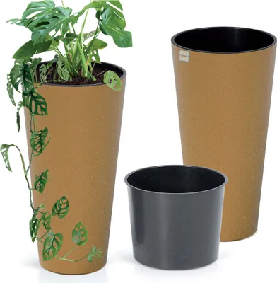 Three plant pots are displayed against a white background. One pot contains a plant, while the other two are empty.