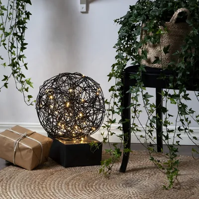 Produktbild von LED 3D Designkugel TRASSEL - D: 30cm - 50 warmweiße LED - Indoor / Outdoor - schwarz