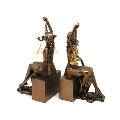Zdjęcie produktu dla Figurki Themis z łuskami i mieczem Księga spoczywa Królowa Isabel 2 szt